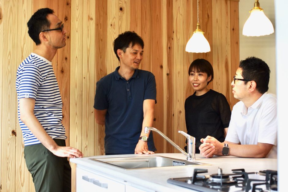 左から神戸市建築住宅局政策課・松添さん、フロッグハウス代表・清水、設計担当・笹倉、神戸住環境整備公社・藤本さん